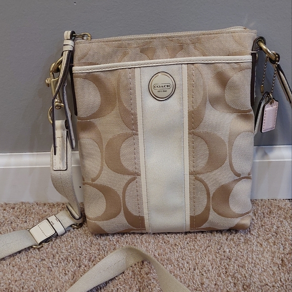 ❤️SALE! COACH Signature Stripe Jacquard Fabric Swingpack Crossbody Bag - Picture 2 of 16